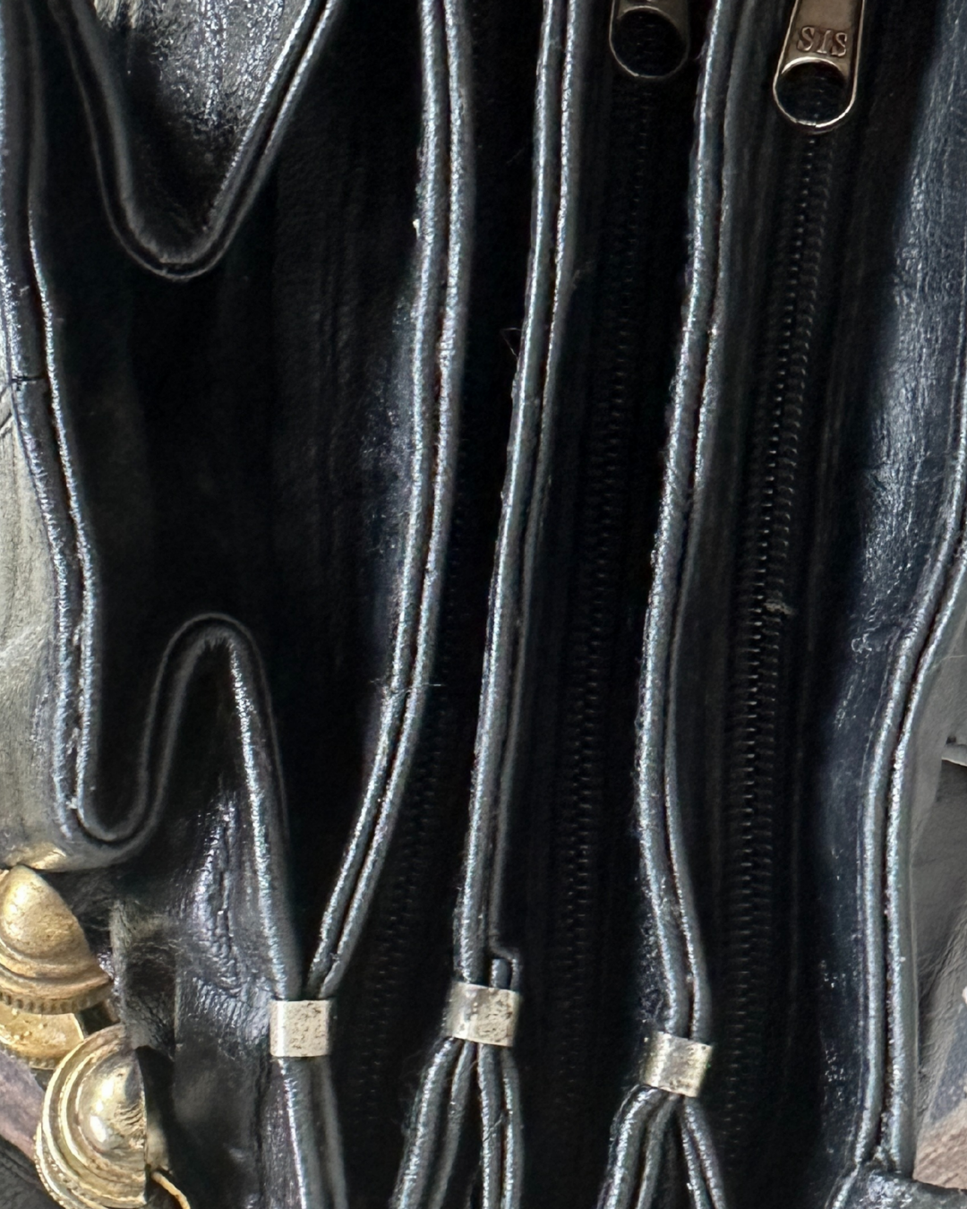 Vintage Y2K Arnold Palmer Genuine Leather Shoulder Bag w/ Brass Chain Details