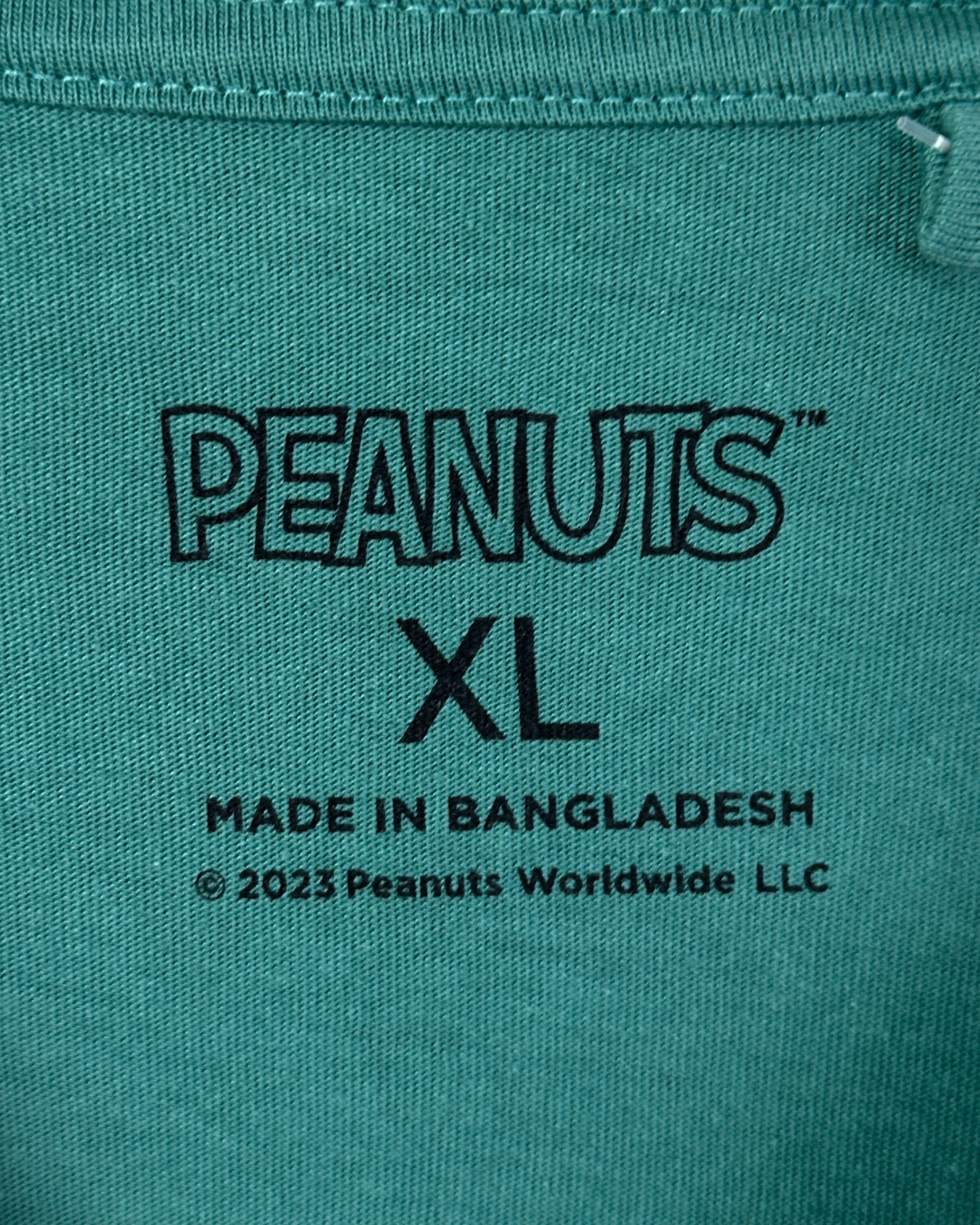 Peanuts Christmas Themed Graphic T-shirt XL