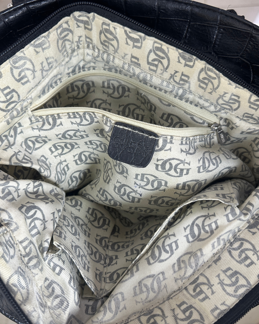 Vintage Y2K Guess Black Embossed Leather Shoulder Bag