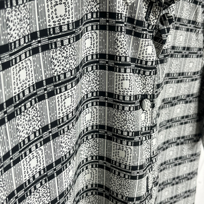 Feng Hua Squared Patterns Shirts Medium