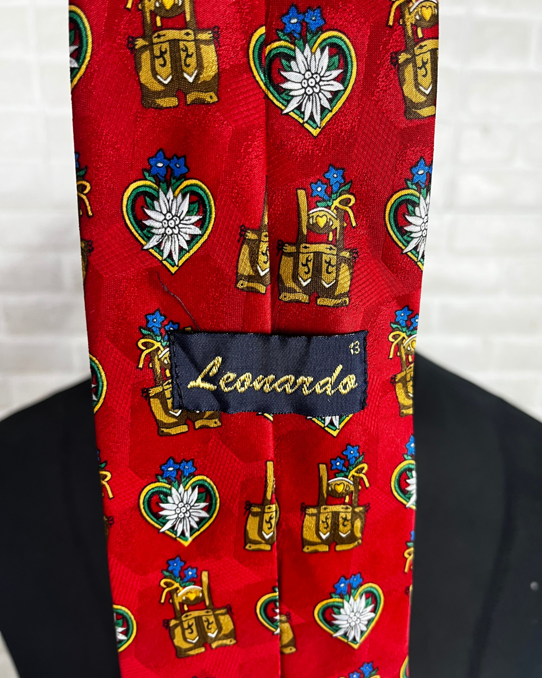 Leonardo necktie