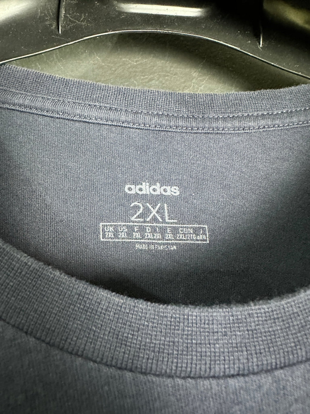 Adidas Navy Blue T-Shirt 2XL - Funkify