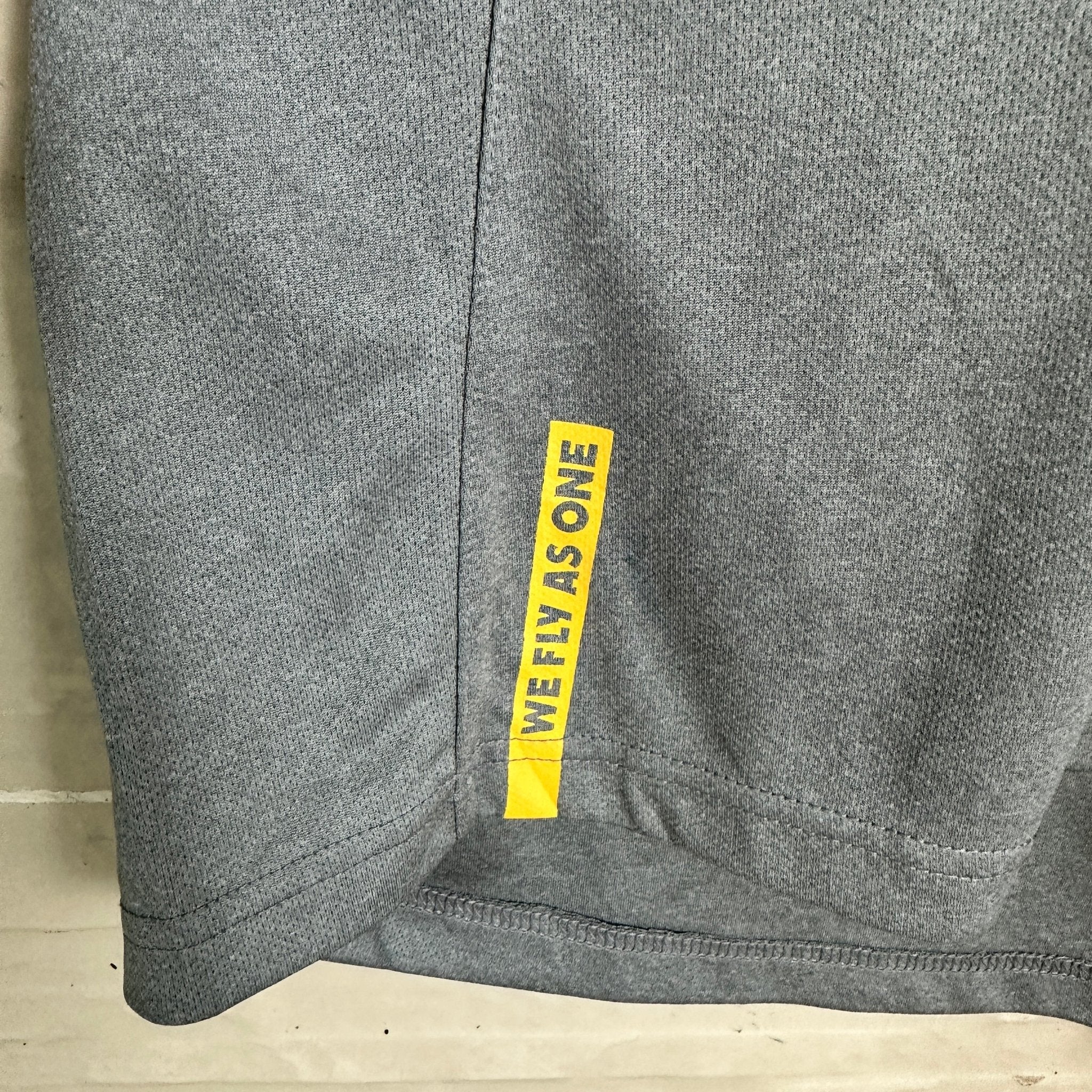AFL Adelaide Crows Tee XL - Funkify