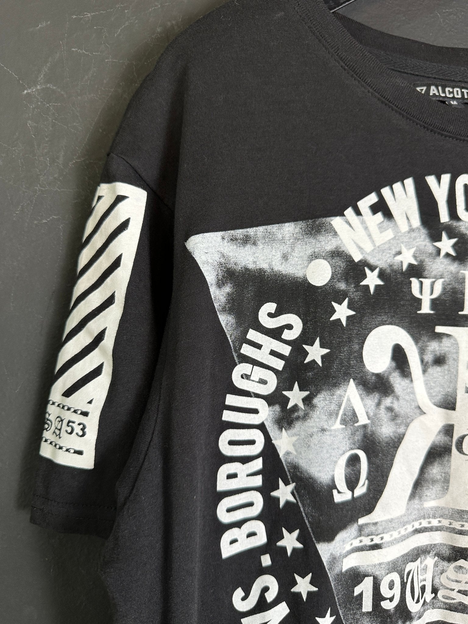 Alcott Graphic Longline T-shirt Medium - Funkify