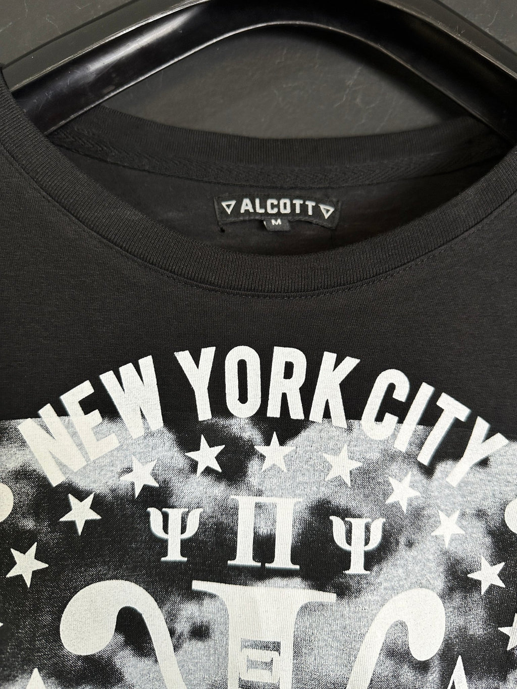 Alcott Graphic Longline T-shirt Medium - Funkify