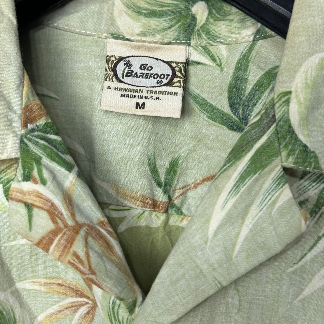 Go Barefoot Hawaiian Shirt Medium - Funkify