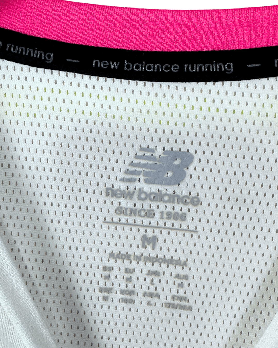 New Balance T-Shirt Medium - Funkify
