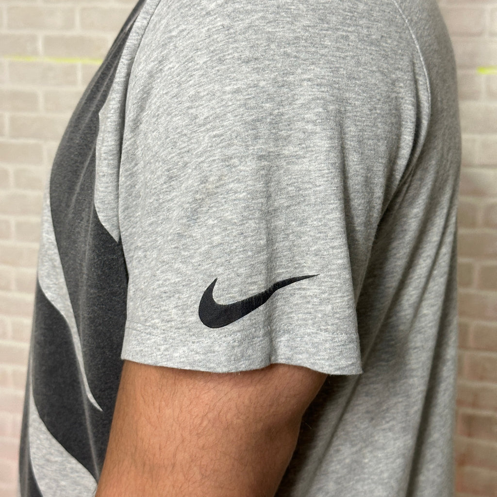 Nike Spellout Tee XL - Funkify