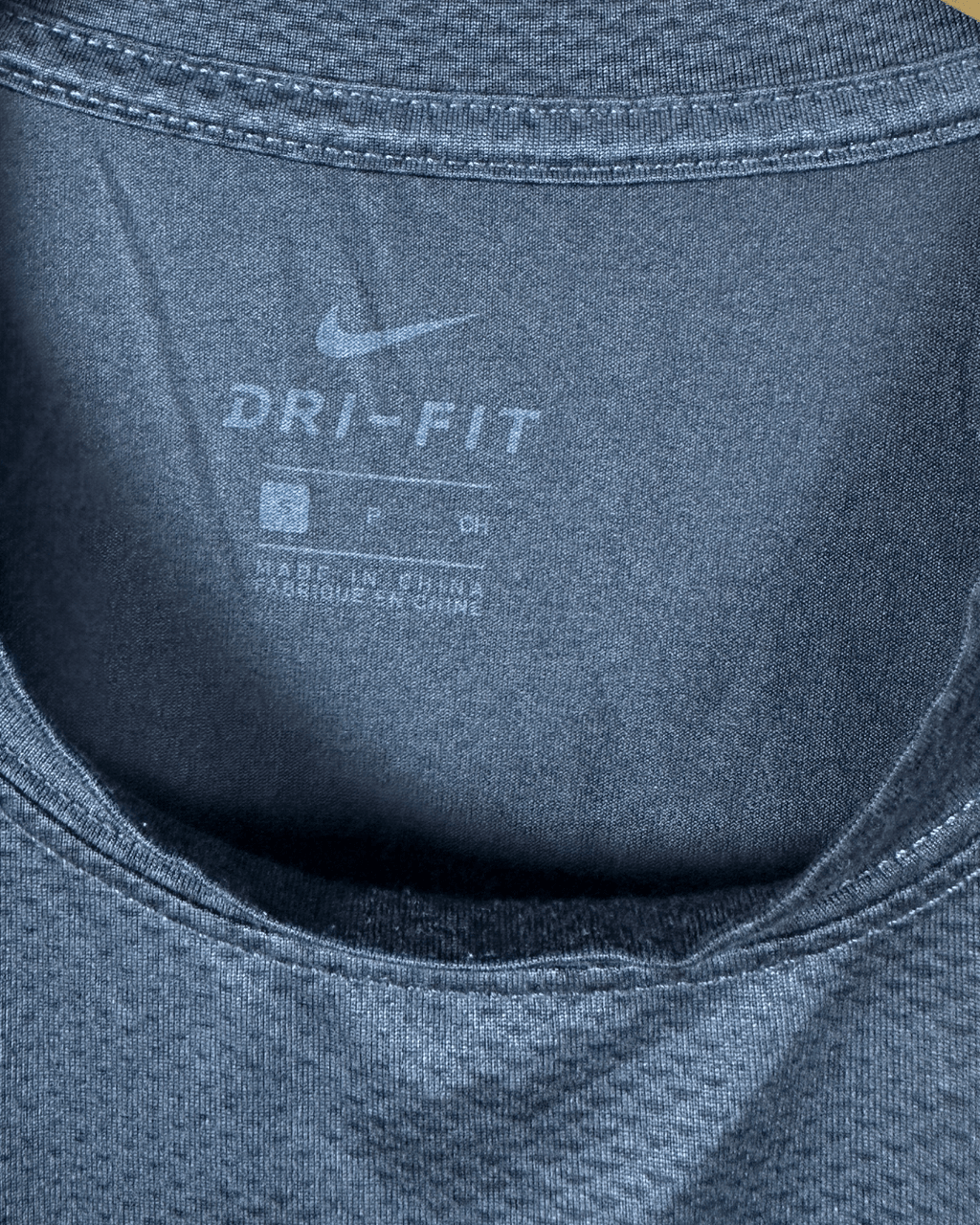 Nike T-Shirt Dri - Fit Small - Funkify
