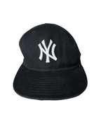 Official MLB New York Yankees Fitted Cap Size 7 1/2 (60 cm) - Funkify