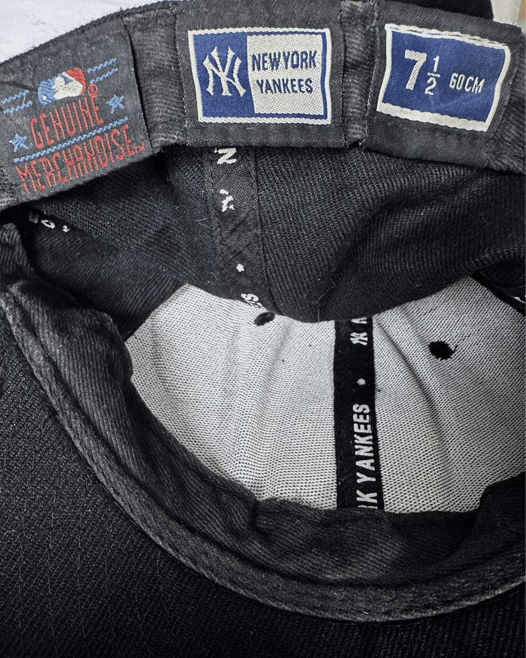 Official MLB New York Yankees Fitted Cap Size 7 1/2 (60 cm) - Funkify