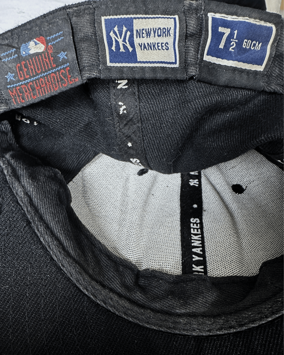 Official MLB New York Yankees Fitted Cap Size 7 1/2 (60 cm) - Funkify