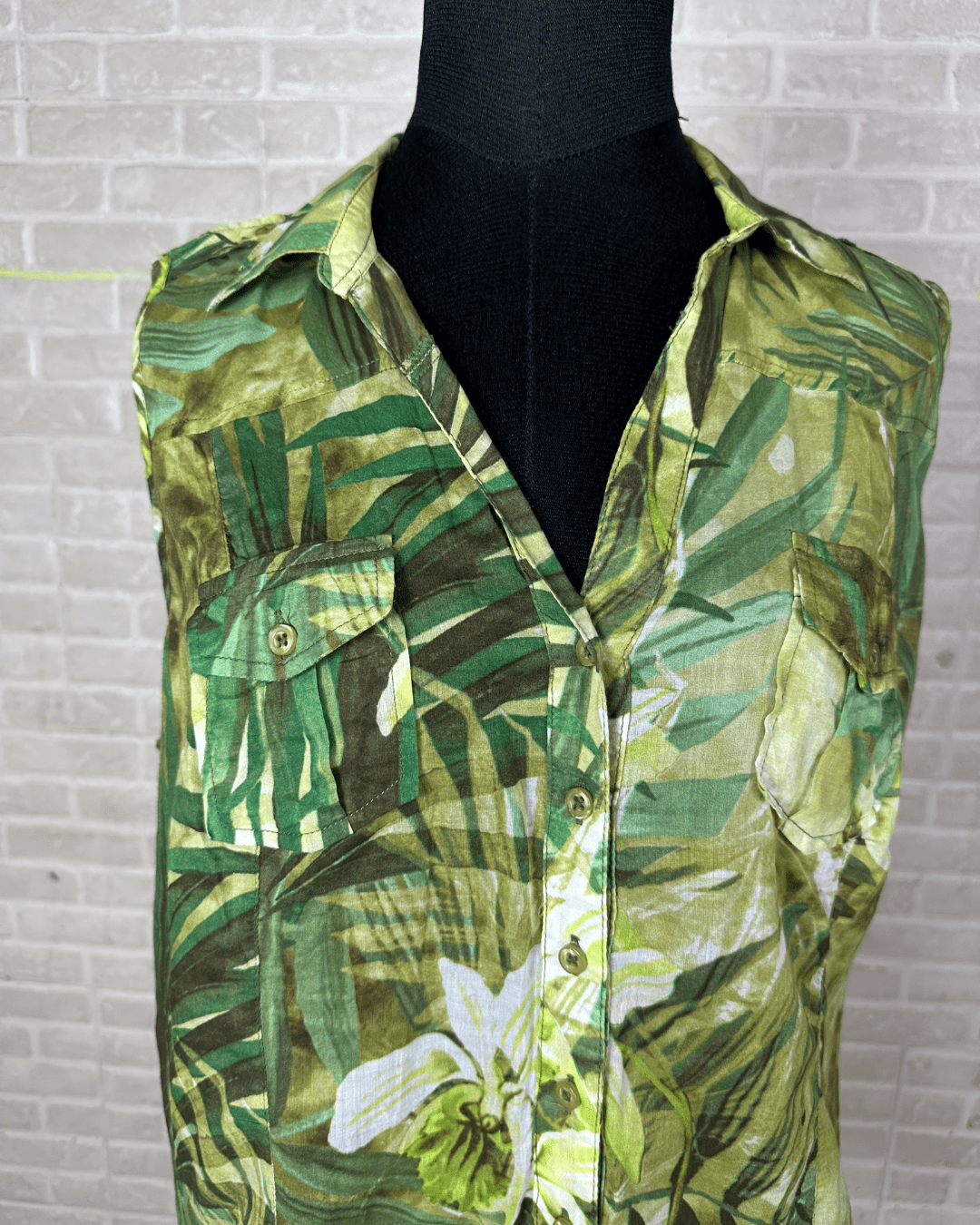 Patrice Bréal Tropical Leaf Sleeveless Women's Shirt – Size 44 - Funkify