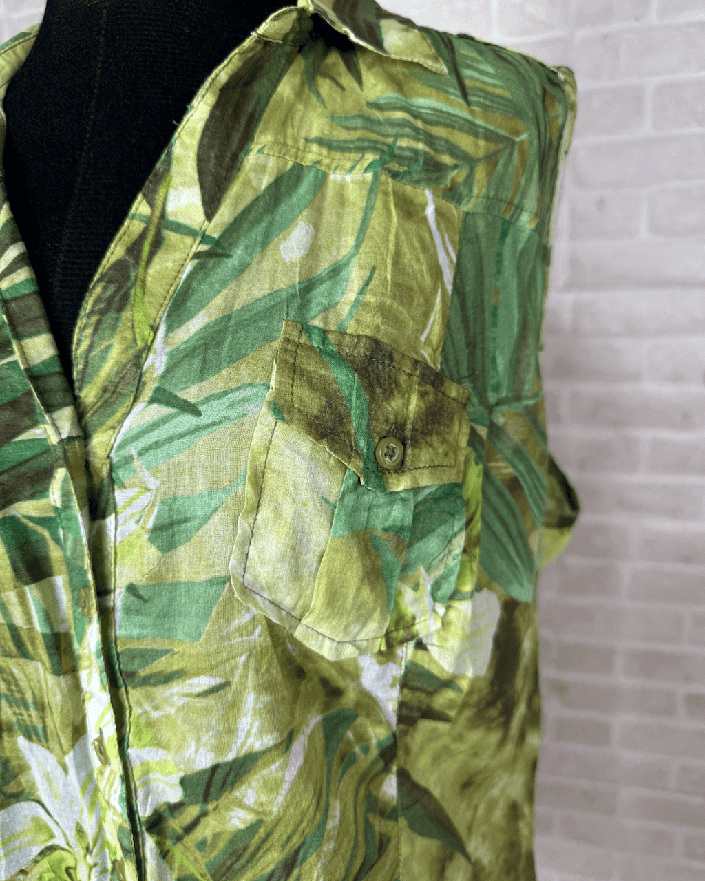 Patrice Bréal Tropical Leaf Sleeveless Women's Shirt – Size 44 - Funkify