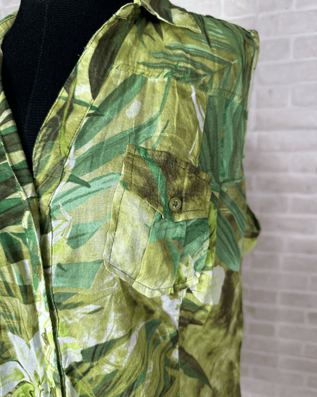 Patrice Bréal Tropical Leaf Sleeveless Women's Shirt – Size 44 - Funkify
