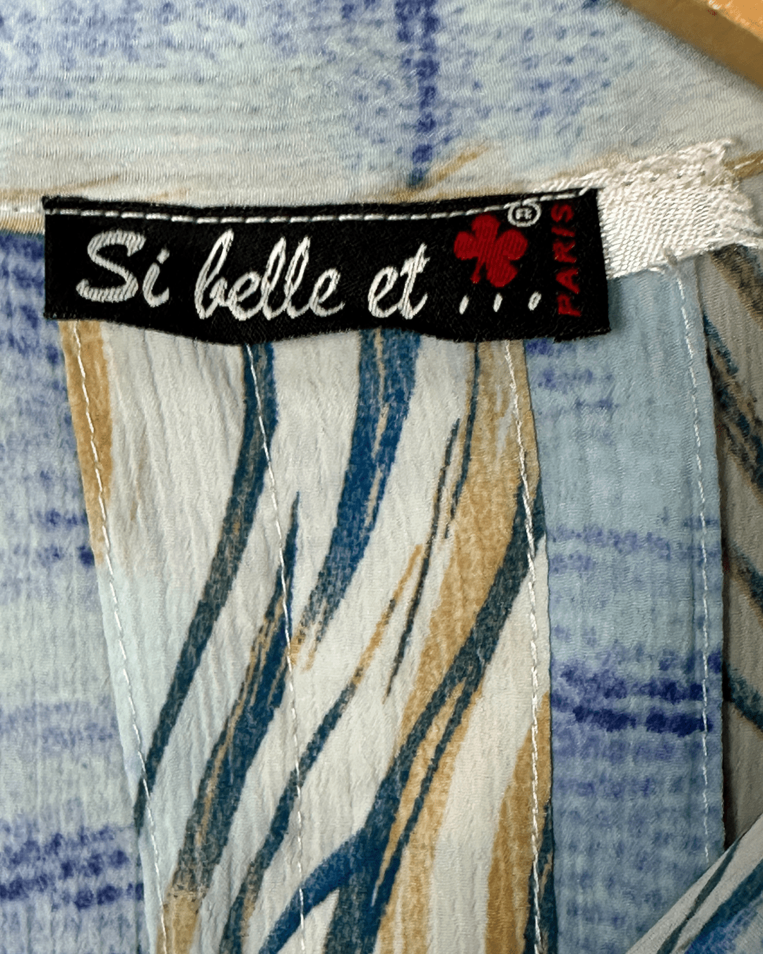 Si Belle Et Shirt with Back Button Detail - Oversized 3XL - Funkify