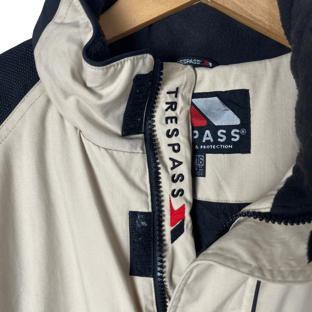 Trespass Jacket with Foldable Hood Large - Funkify