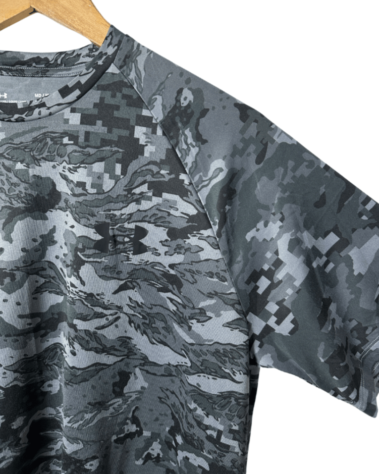 Under Armour T-Shirt Medium - Funkify