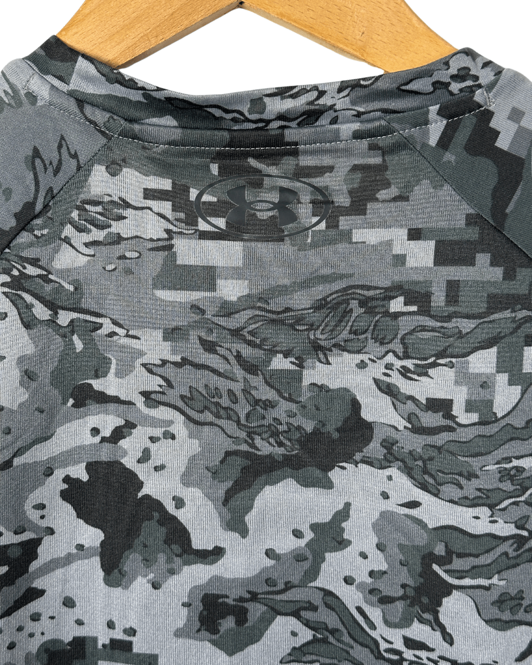 Under Armour T-Shirt Medium - Funkify