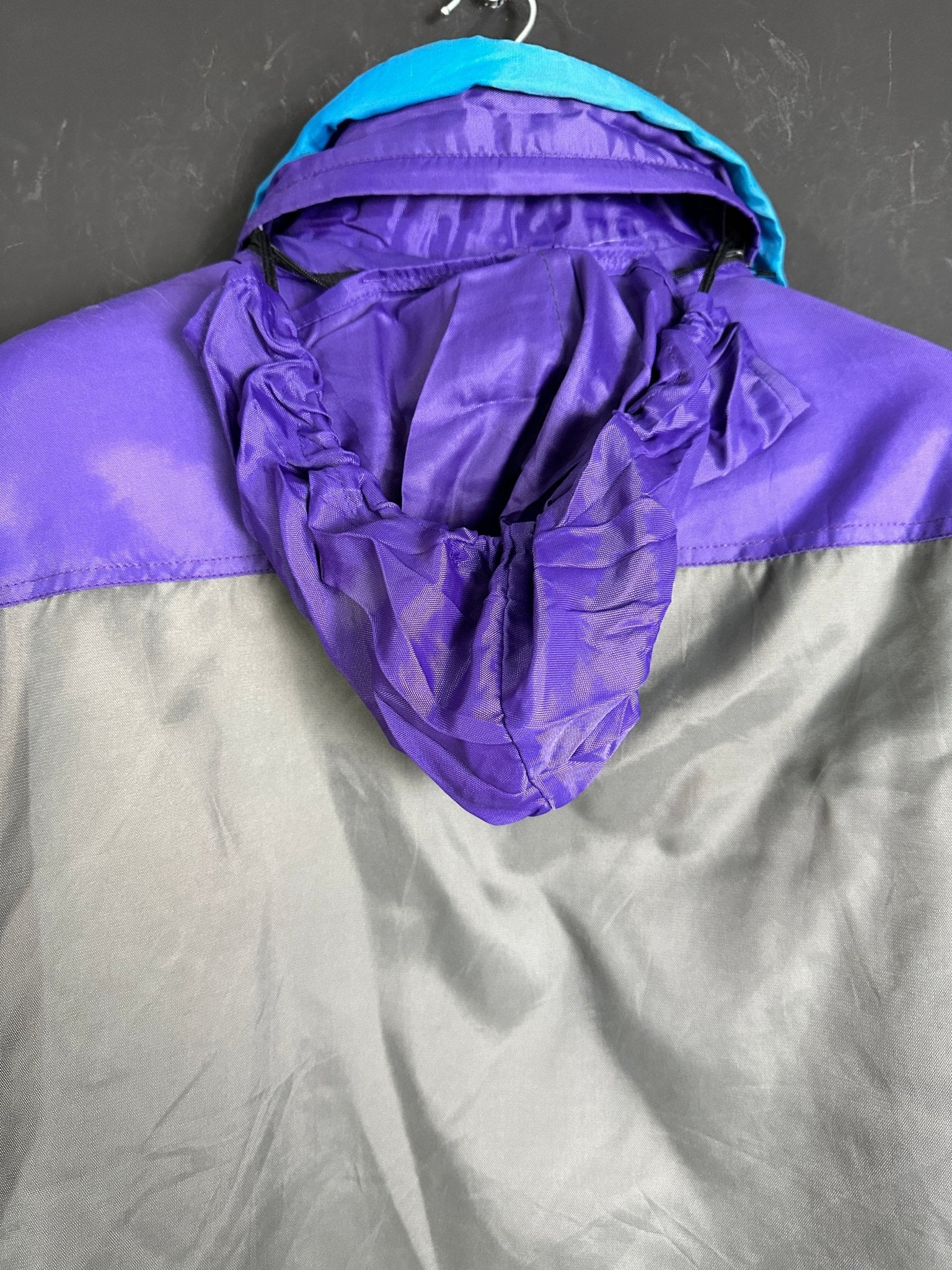 Vintage Ski Jacket with foldable hood - Funkify