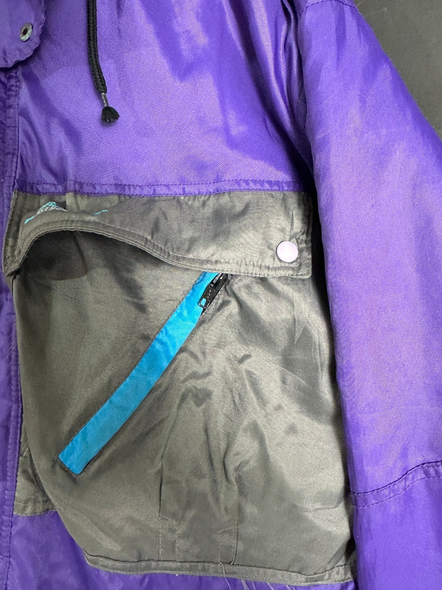 Vintage Ski Jacket with foldable hood - Funkify