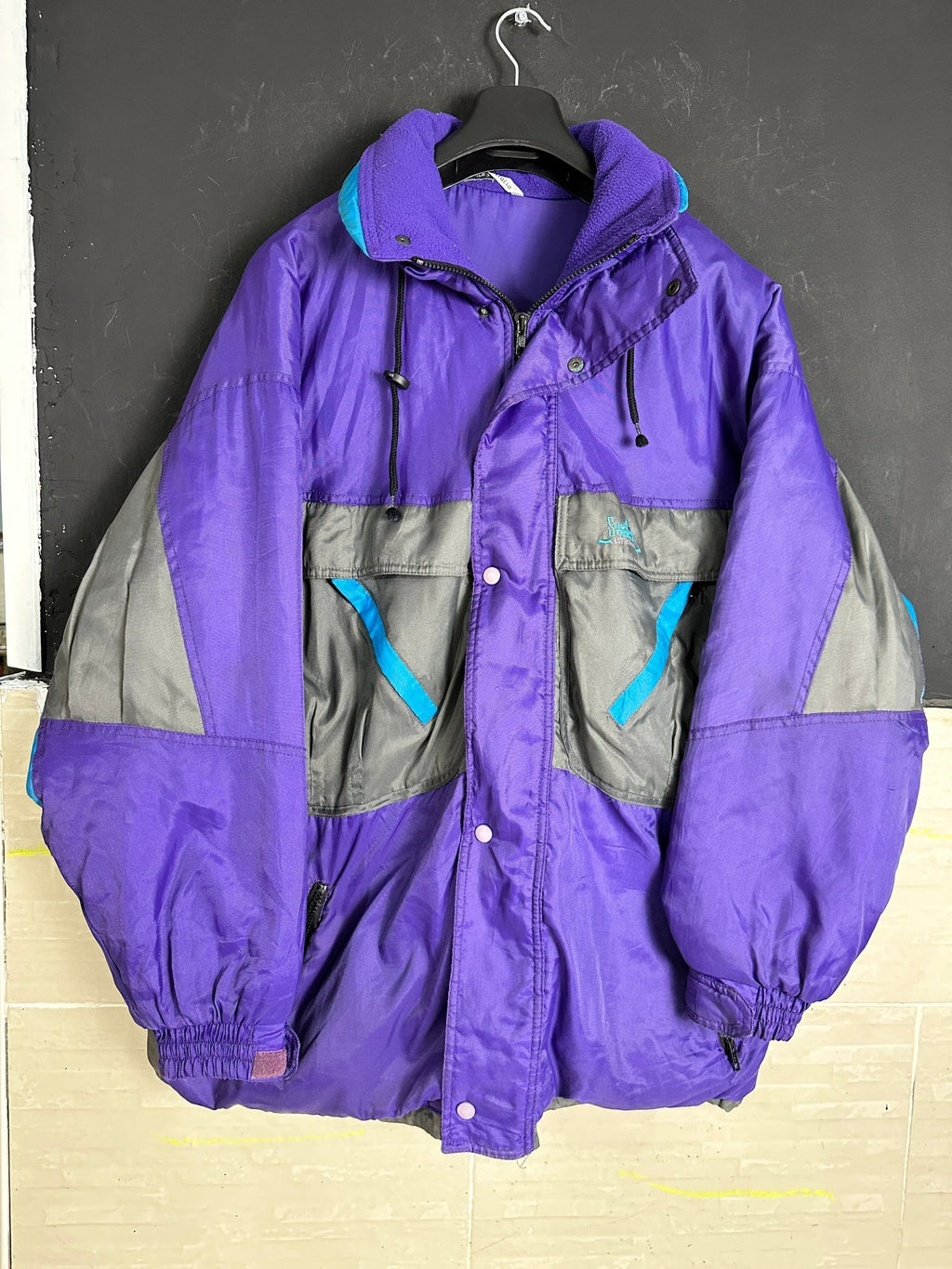 Vintage Ski Jacket with foldable hood - Funkify