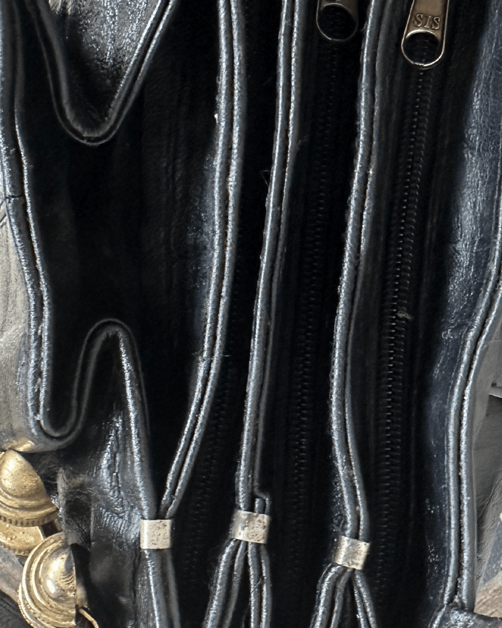 Vintage Y2K Arnold Palmer Genuine Leather Shoulder Bag w/ Brass Chain Details - Funkify