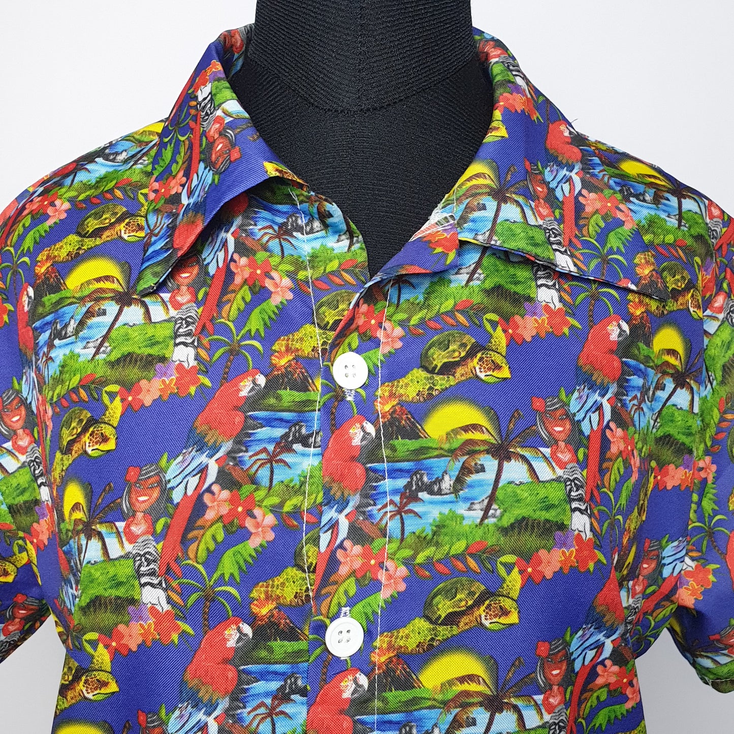 Island pattern hawaiian shirt Medium