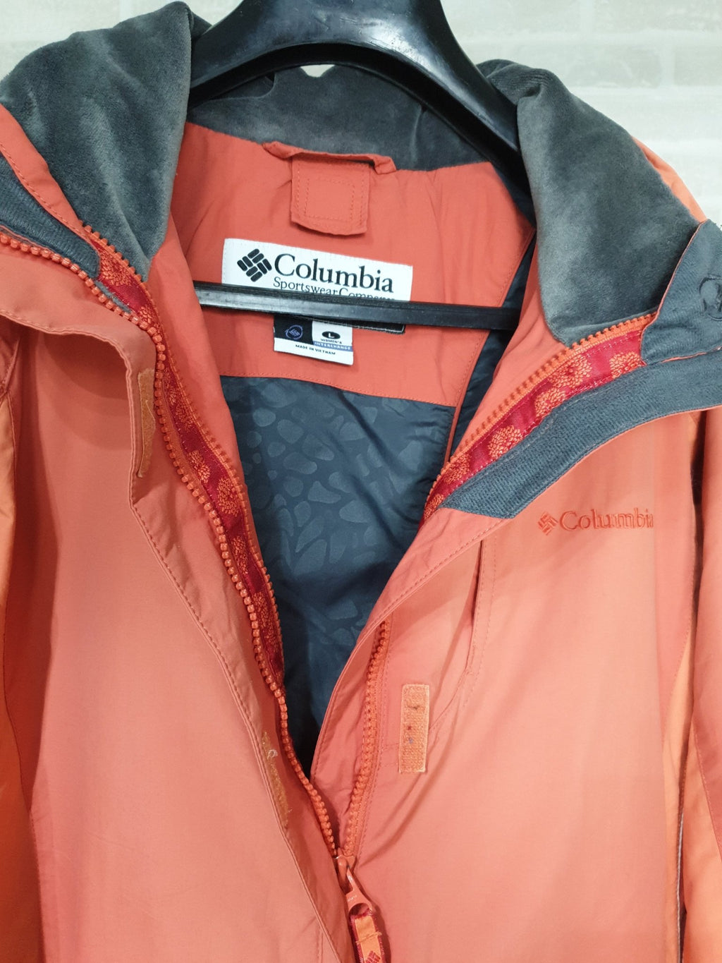Columbia Peach Jacket with Detachable Hood - Funkify