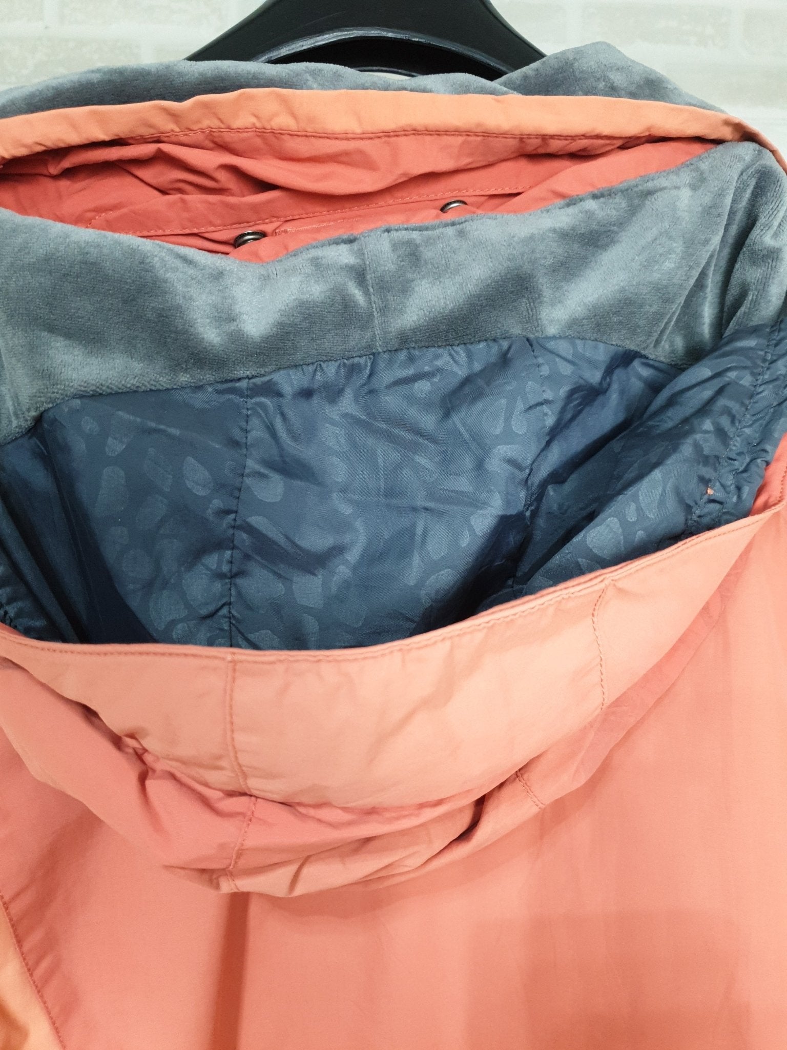 Columbia Peach Jacket with Detachable Hood - Funkify