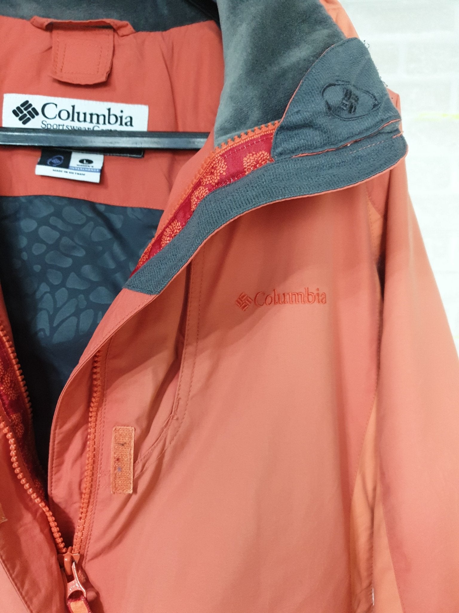 Columbia Peach Jacket with Detachable Hood - Funkify
