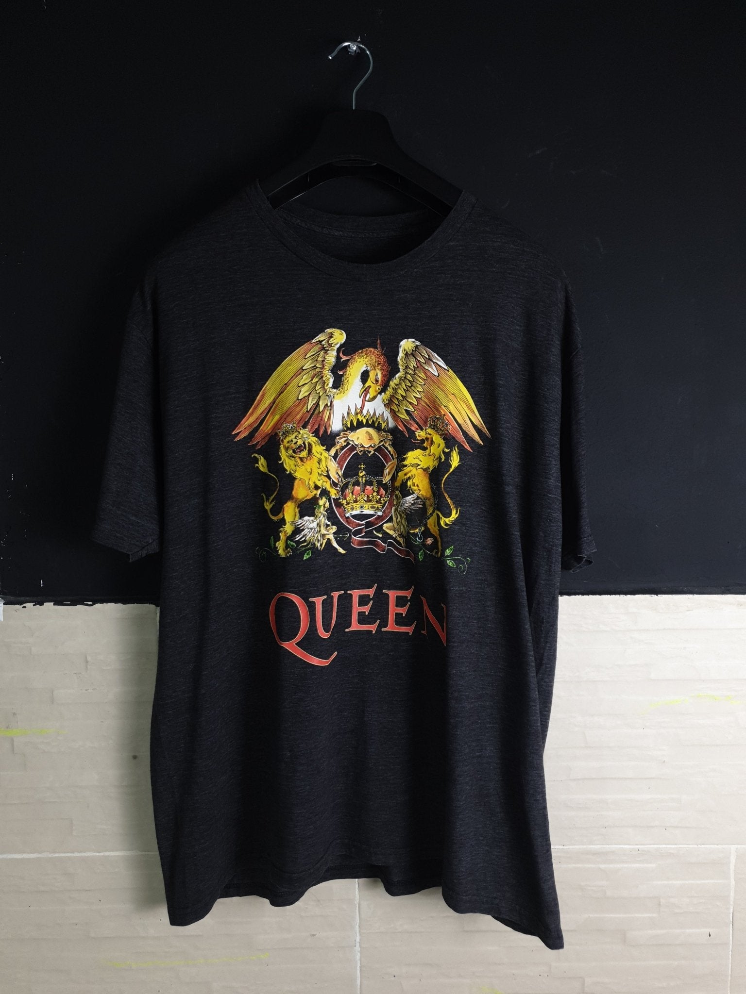 Queen Big Logo Grey T-shirt - Funkify