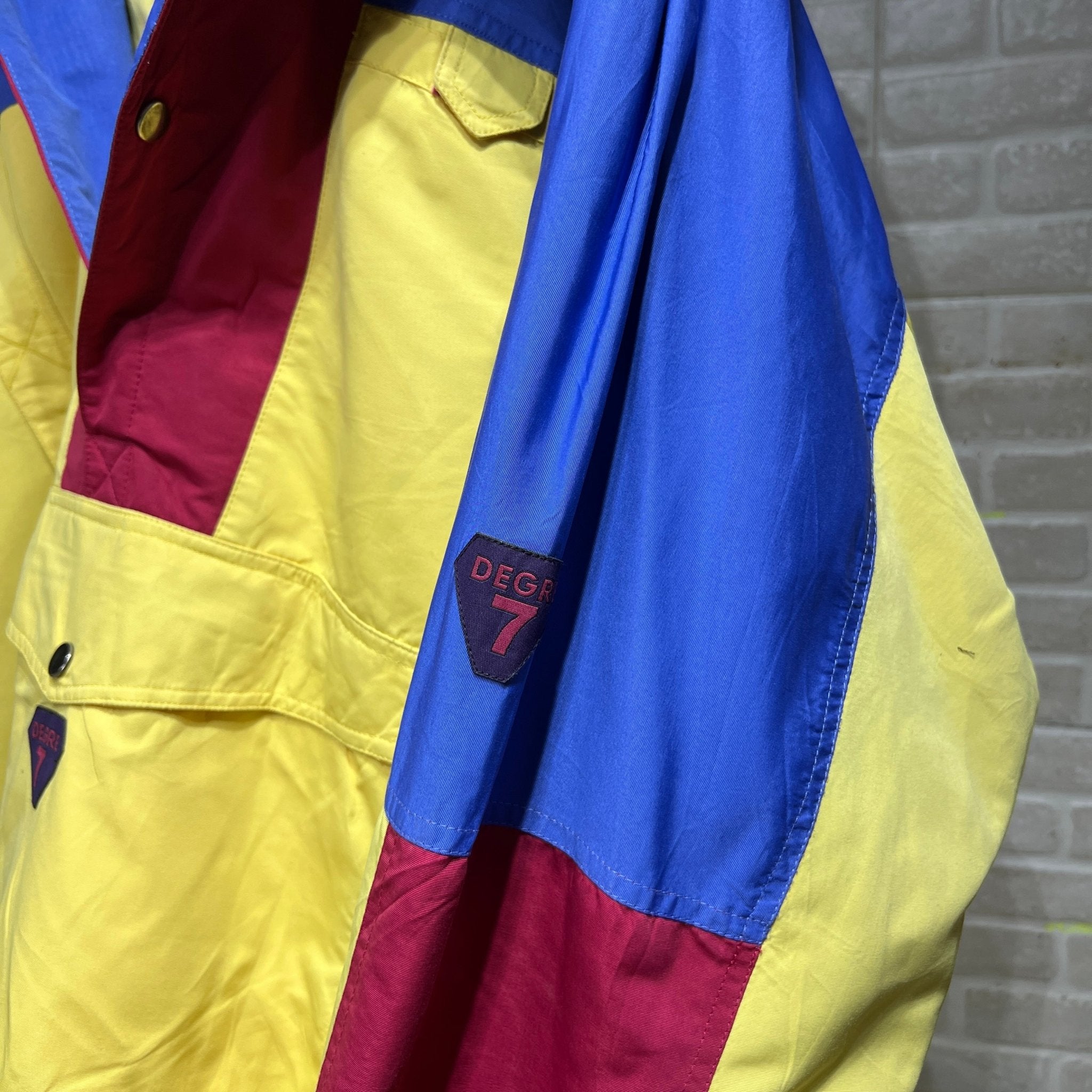 Vintage 7 Degree Ski Jacket with Foldable Hood - Funkify