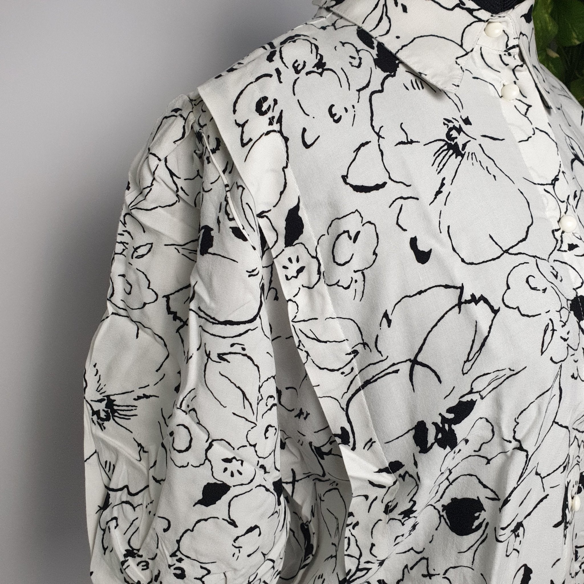 Vintage abstract floral blouse - Funkify